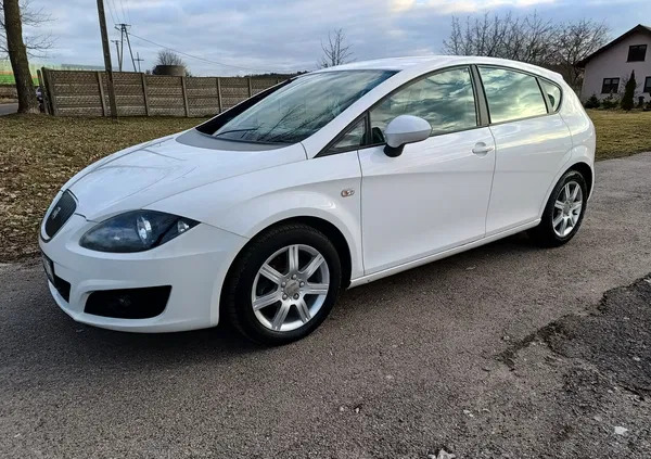 samochody osobowe Seat Leon cena 17900 przebieg: 338500, rok produkcji 2010 z Łomianki